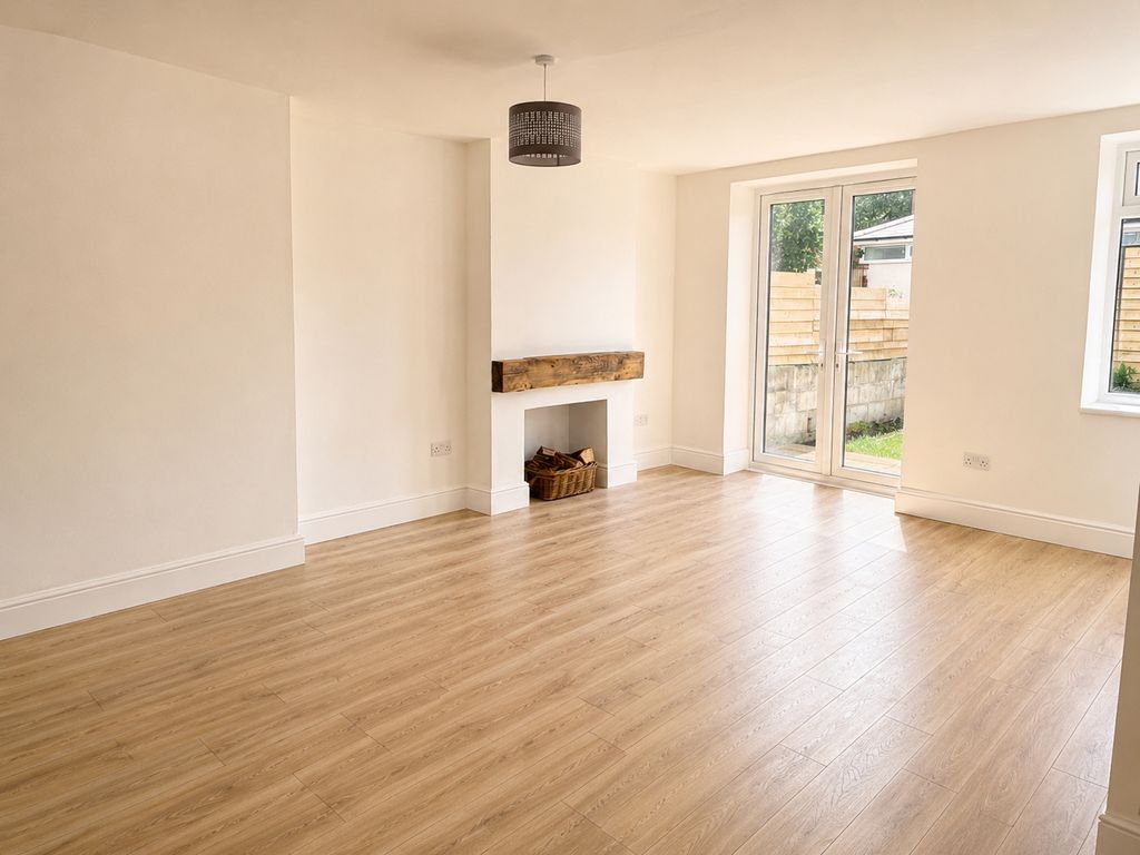 Property photo 3 of 14 Living Room