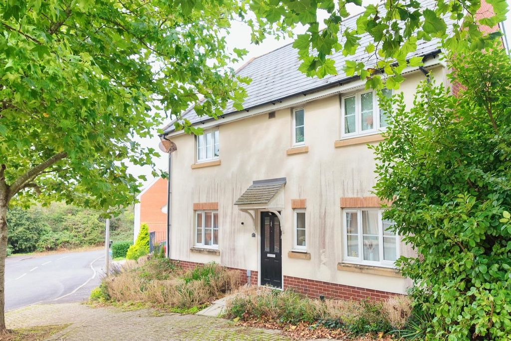 Property photo 1 of 11 Front