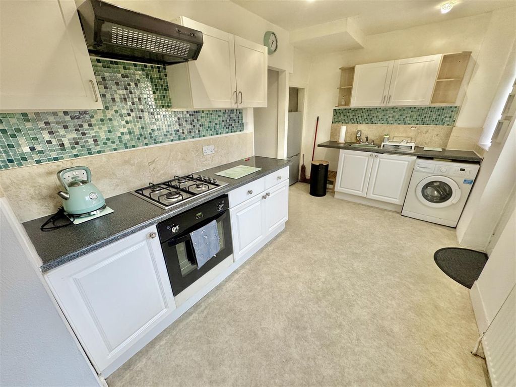 Property photo 2 of 8 Kitchen / Diner