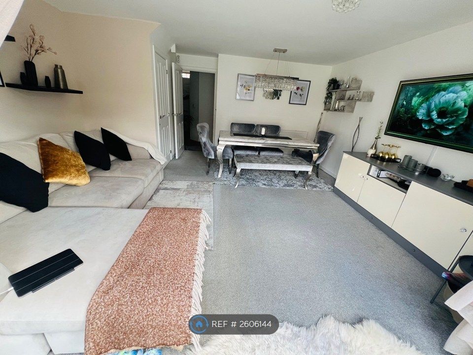 Property photo 1 of 32