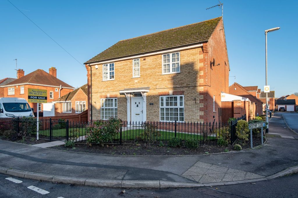 Property photo 1 of 18