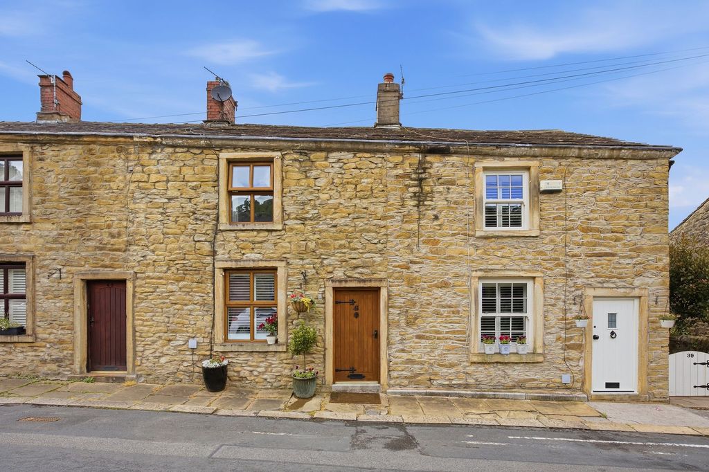 Property photo 1 of 31