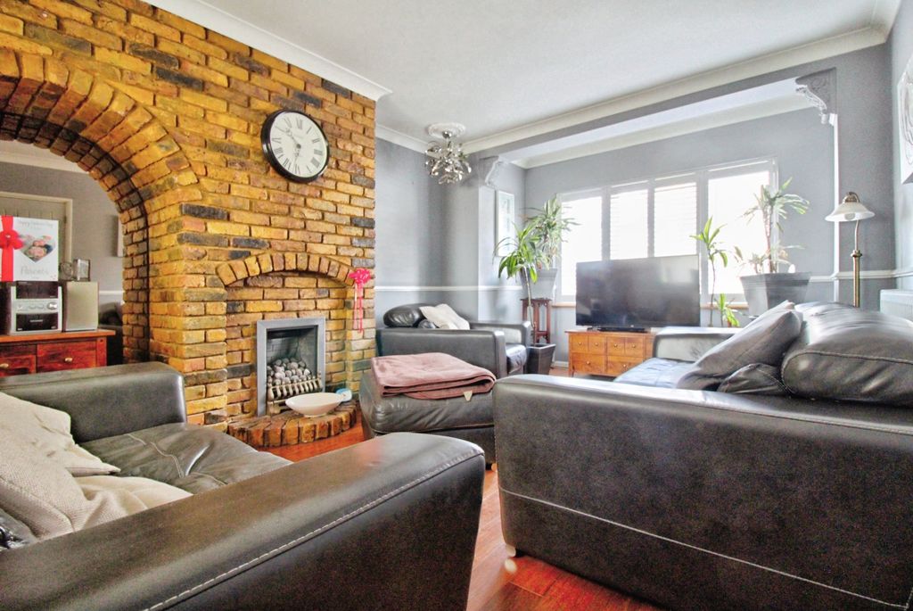Property photo 1 of 18 8