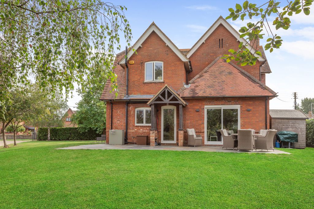 Property photo 2 of 40