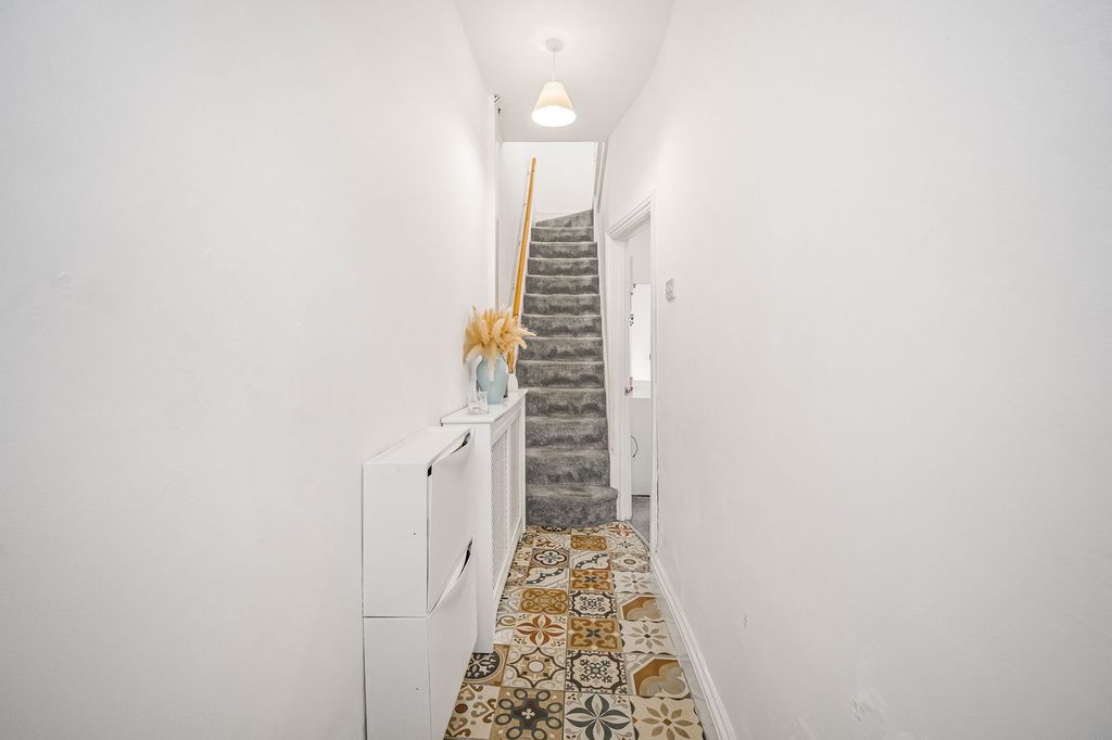 Property photo 3 of 27