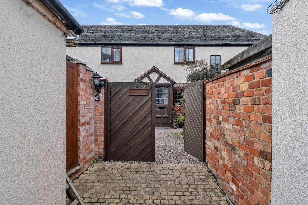 Property photo 2 of 33