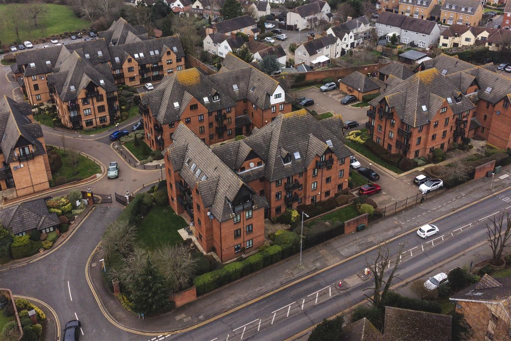 Property photo 2 of 33 Boleyn Court_v2-16.Jpg