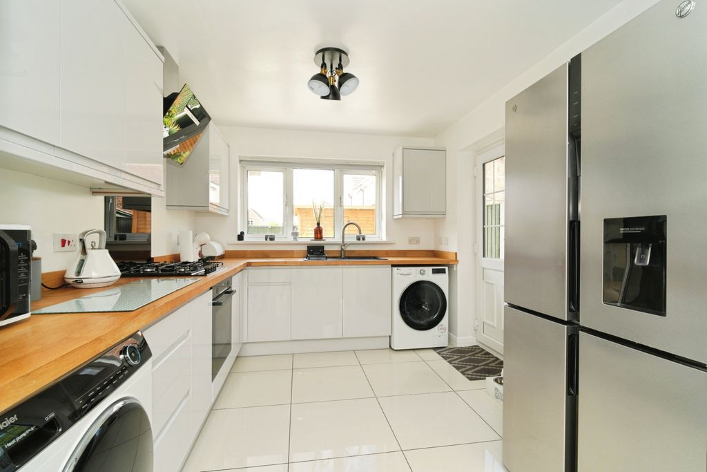 Property photo 3 of 21