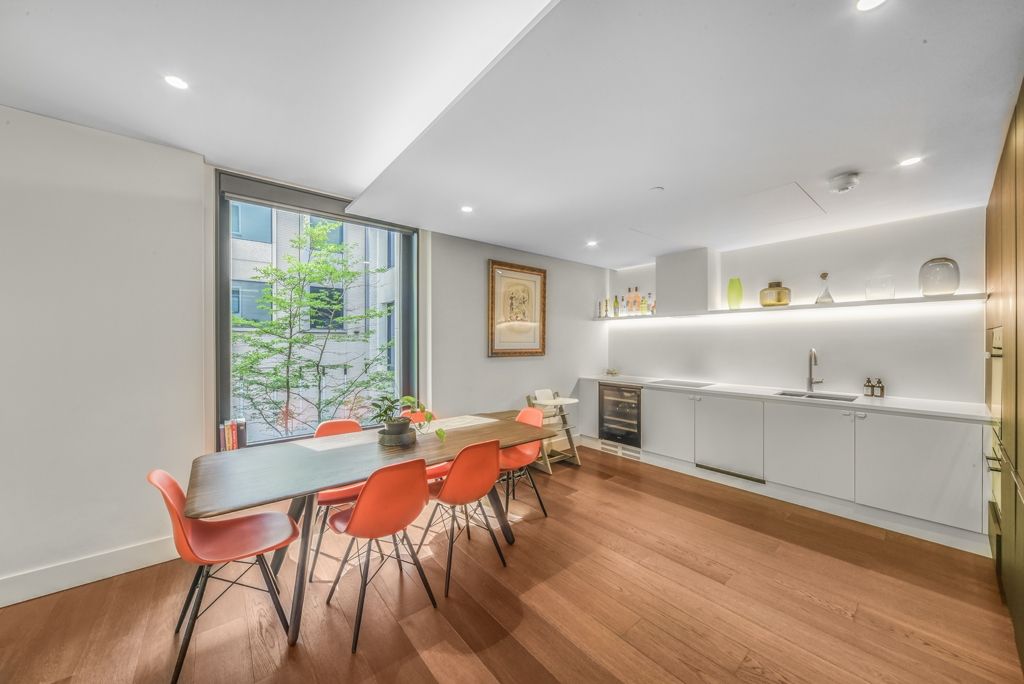 Property photo 1 of 16 Rathbone Square