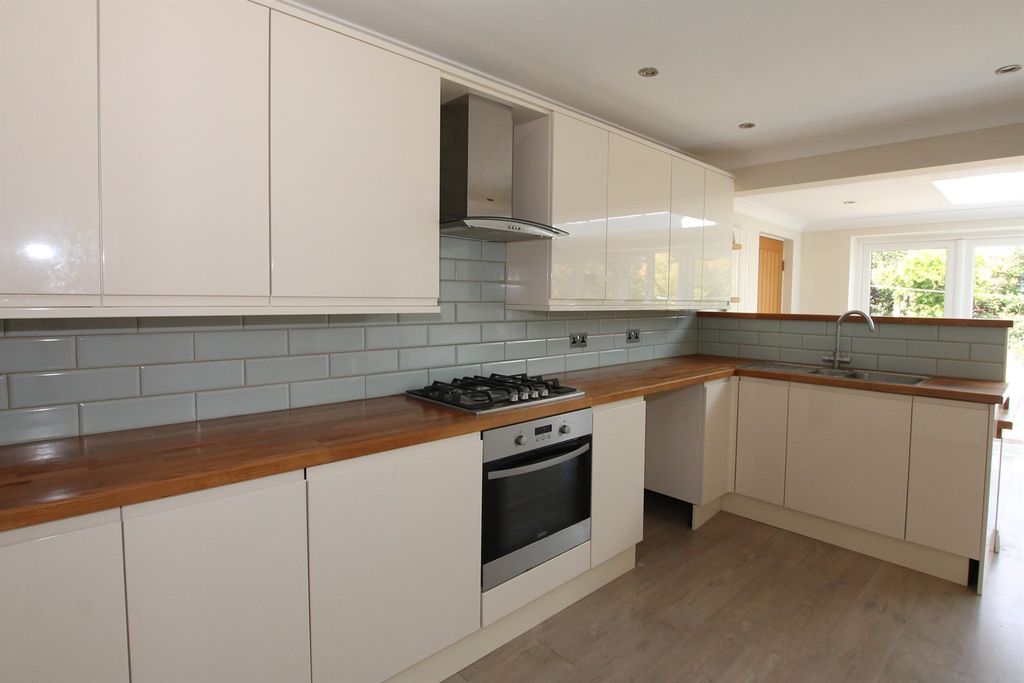 Property photo 2 of 18 Kitchen