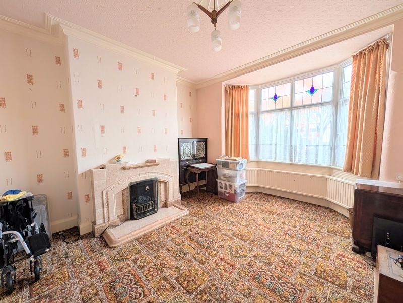 Property photo 3 of 14 Lounge