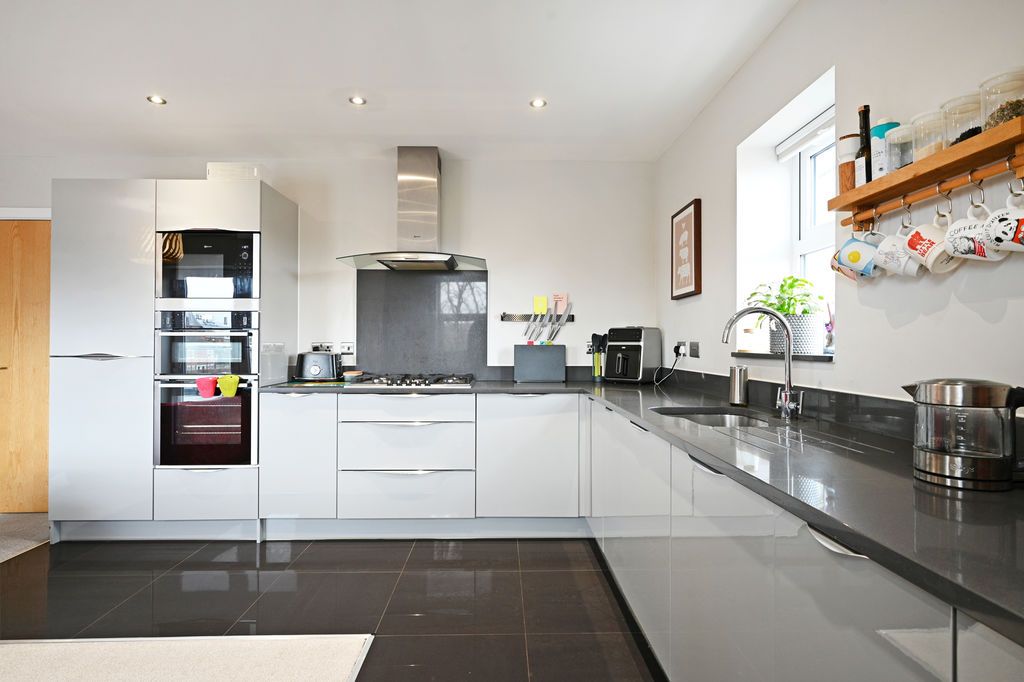 Additional image 7 of 2 bed flat for saleLime Tree House, Hunters Walk, Chesterfield S40