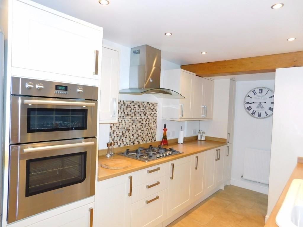 Property photo 3 of 16 Kitchen