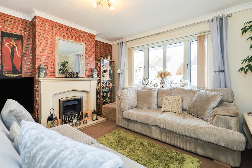 Property photo 3 of 19