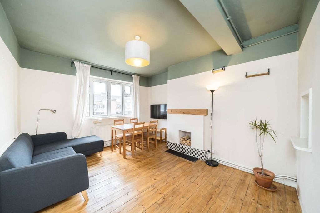 Property photo 1 of 4