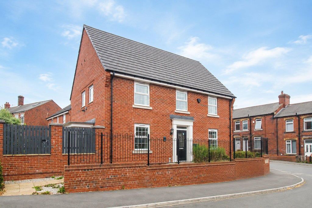 Property photo 1 of 18
