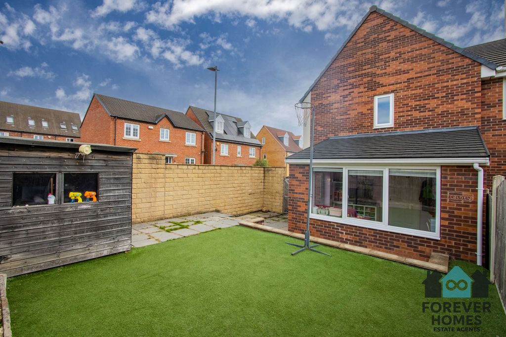 Property photo 2 of 32