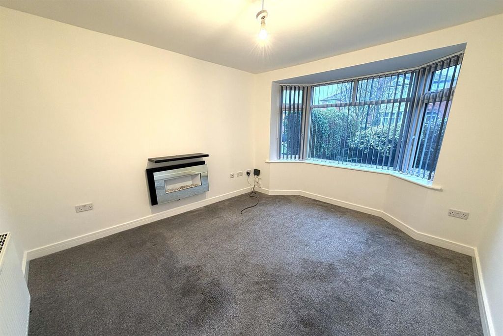 Property photo 3 of 11 Livingroom.Jpg