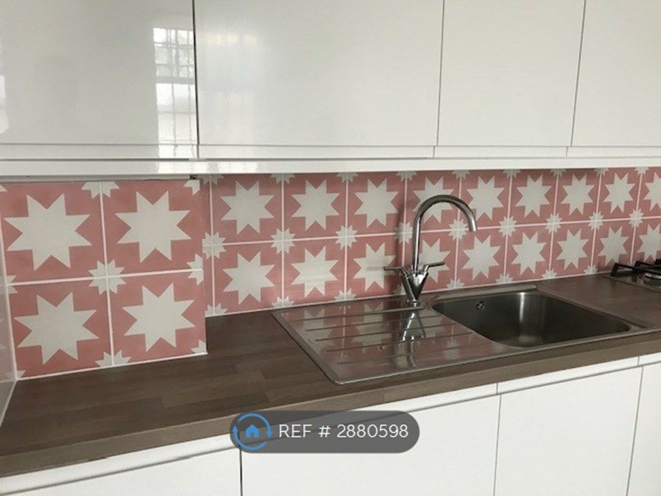 Property photo 2 of 7 Kitchen