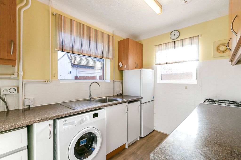 Property photo 3 of 19 Kitchen