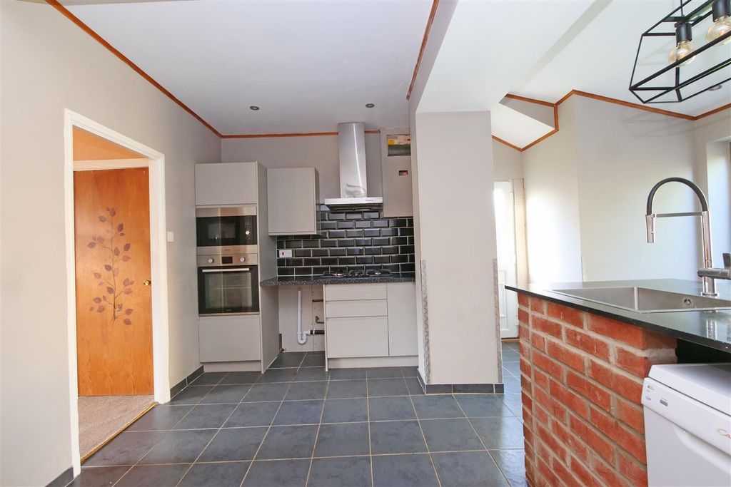 Property photo 2 of 16 Pnmb0827.Jpg