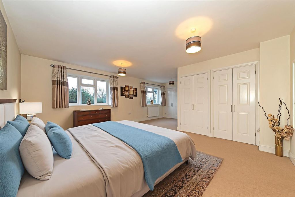 Property photo 3 of 27 61Mountpleasantlane-33 - Bedroom - Standard - 23.J
