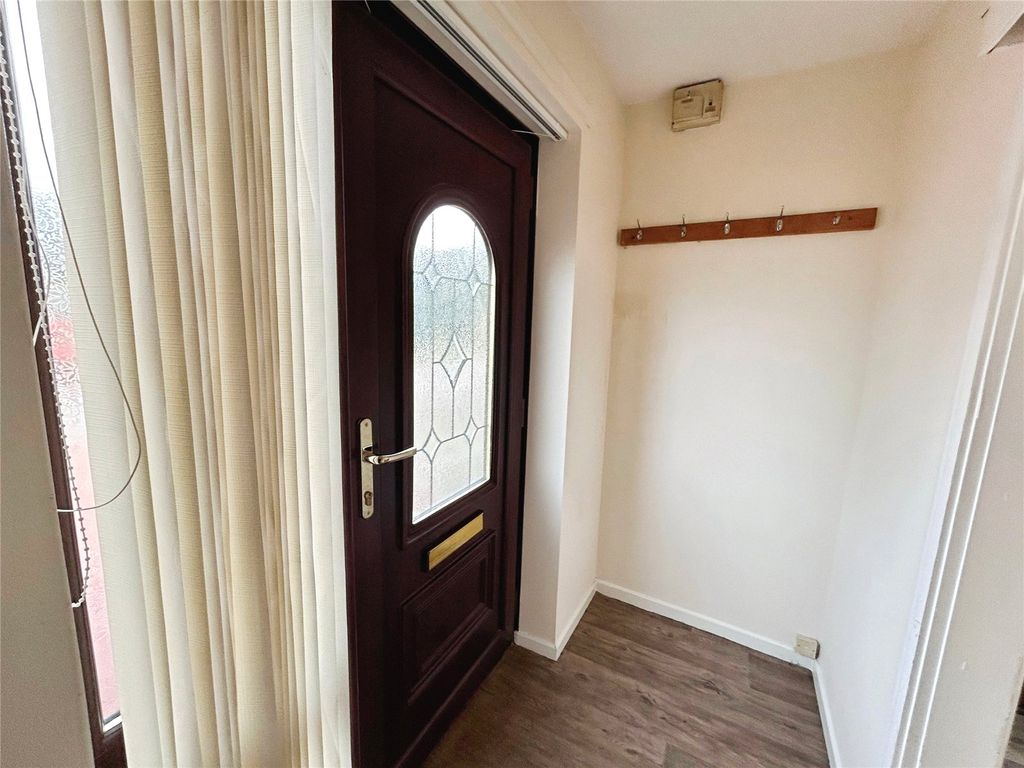 Property photo 2 of 12 Entrance Hall