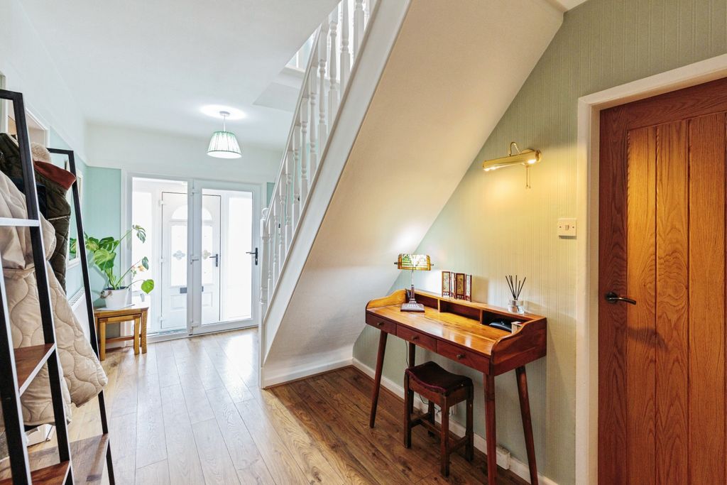 Property photo 3 of 23 Entranace Hallway