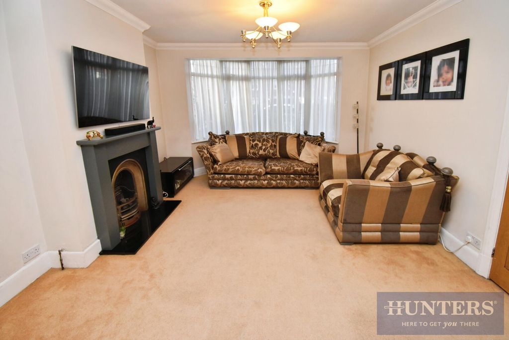 Property photo 2 of 18 Living Room