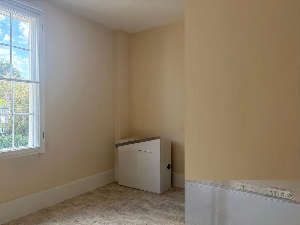 Property photo 3 of 7 Suite 4