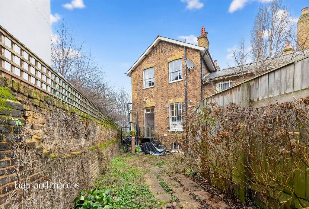 Property photo 3 of 12