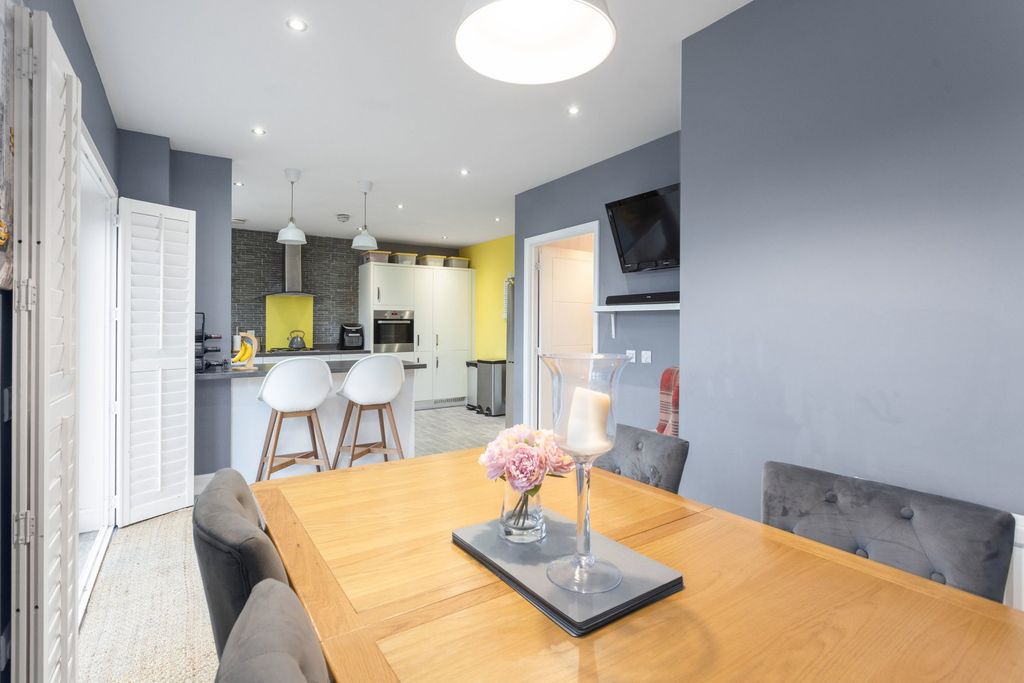 Property photo 2 of 35