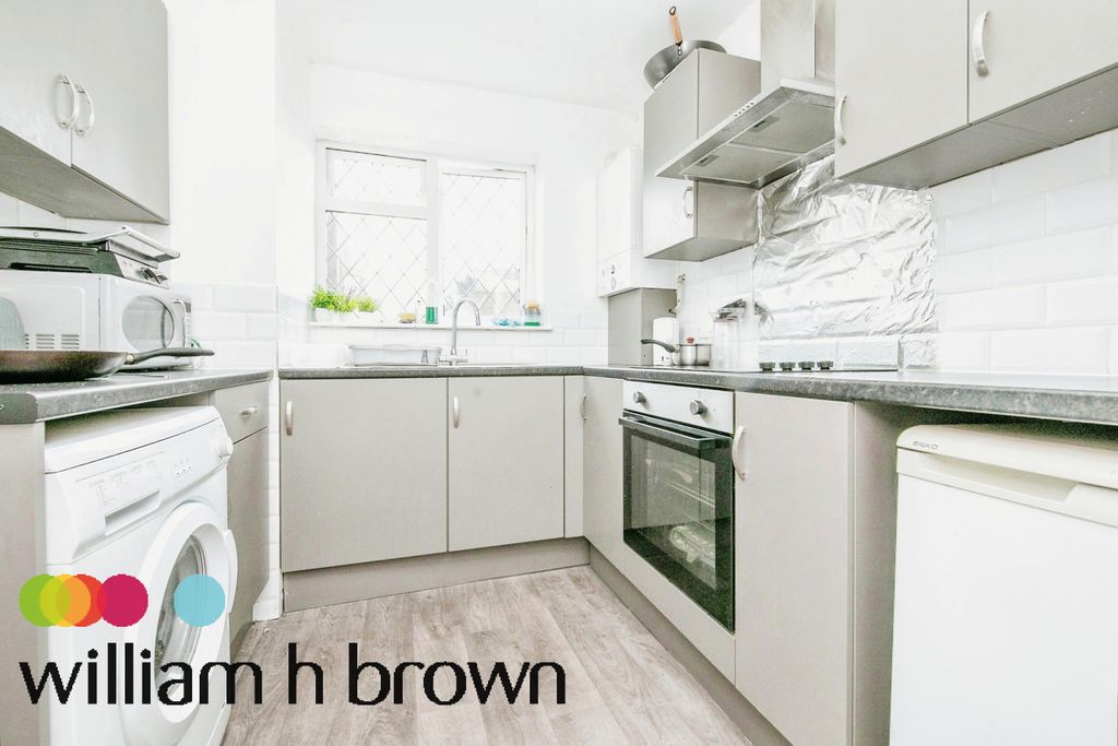 Property photo 2 of 8 Kitchen