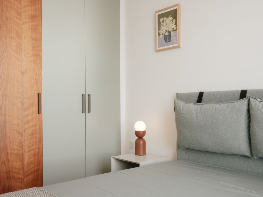 Property photo 3 of 12 Connaught Mansions_F