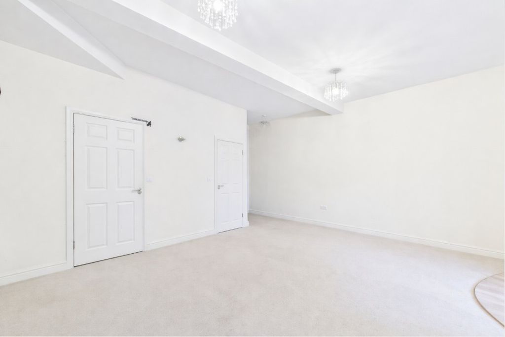 Property photo 3 of 9 Lounge