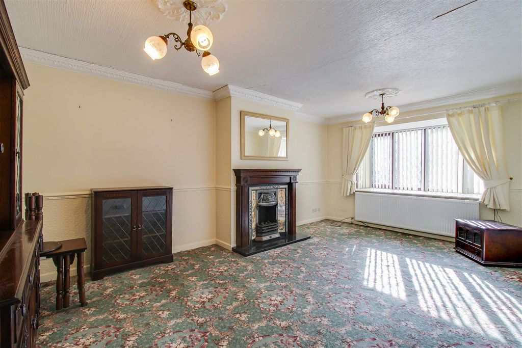 Property photo 3 of 9 Living Room