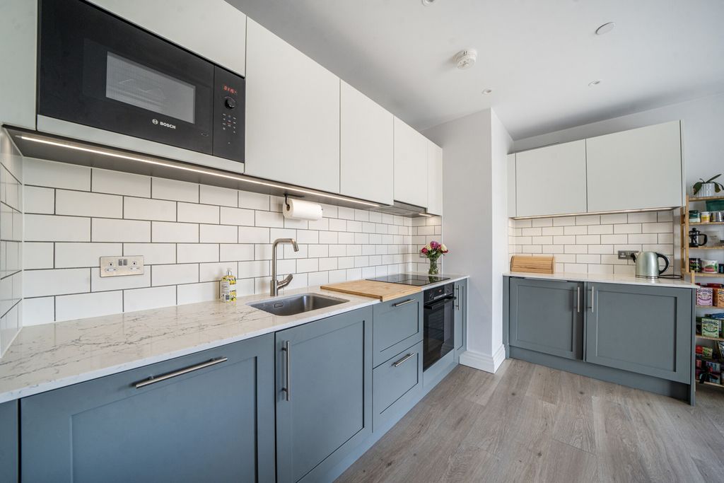 Property photo 3 of 20 1325265-16-687E52...