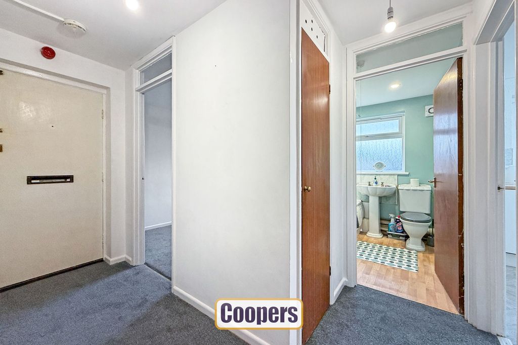 Property photo 3 of 14 Hallway