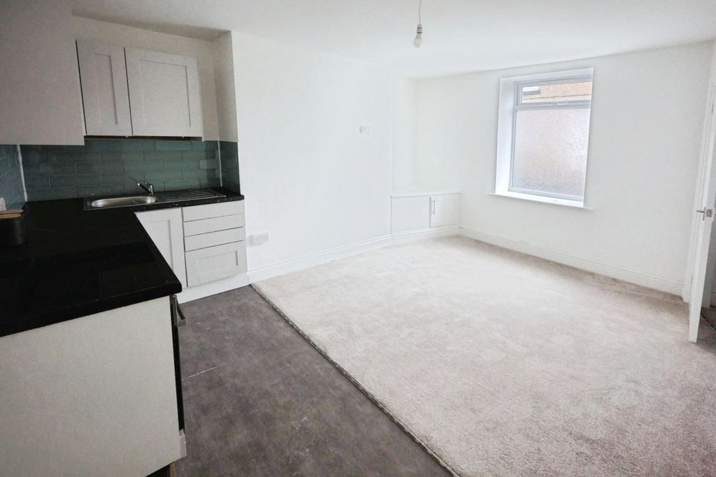 Property photo 3 of 8 Pbox-Img.Jpg