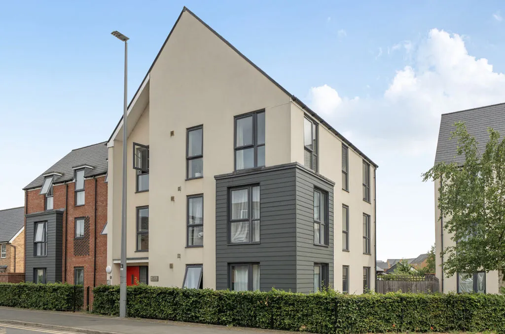 Apartment in Milton Keynes, Brooklands, Broughton and Milton Keynes - View 3