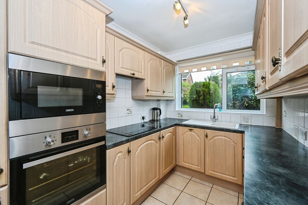 Property photo 2 of 14 Kitchen