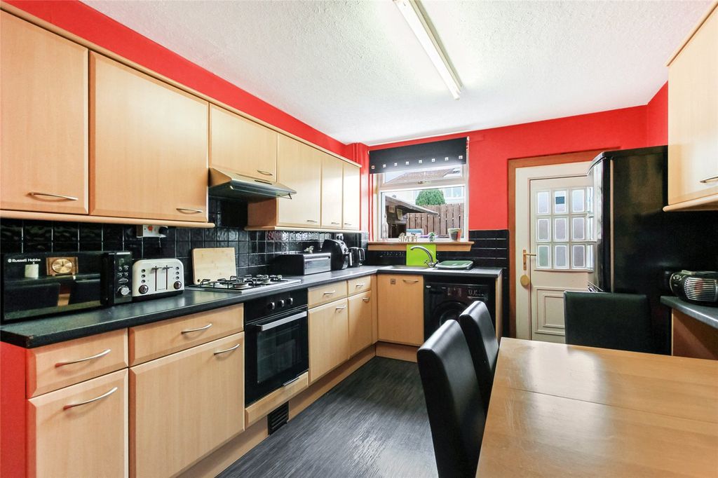 Property photo 3 of 21 Kitchen