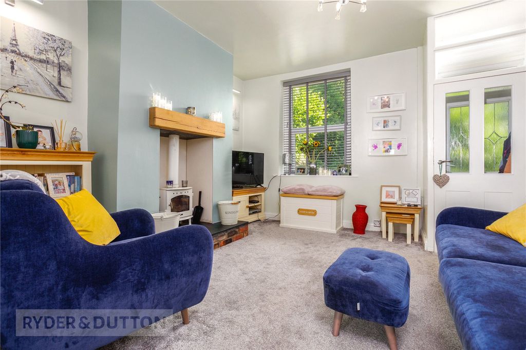 Property photo 1 of 17 Lounge