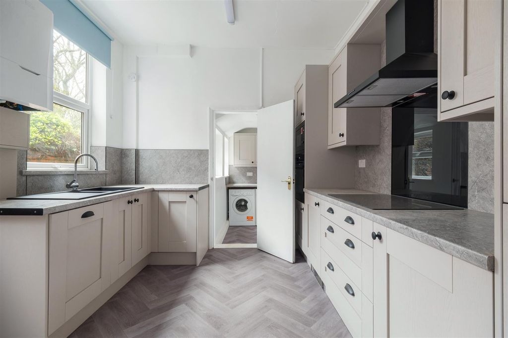 Property photo 3 of 23 Untitled (8 Of 23).Jpg