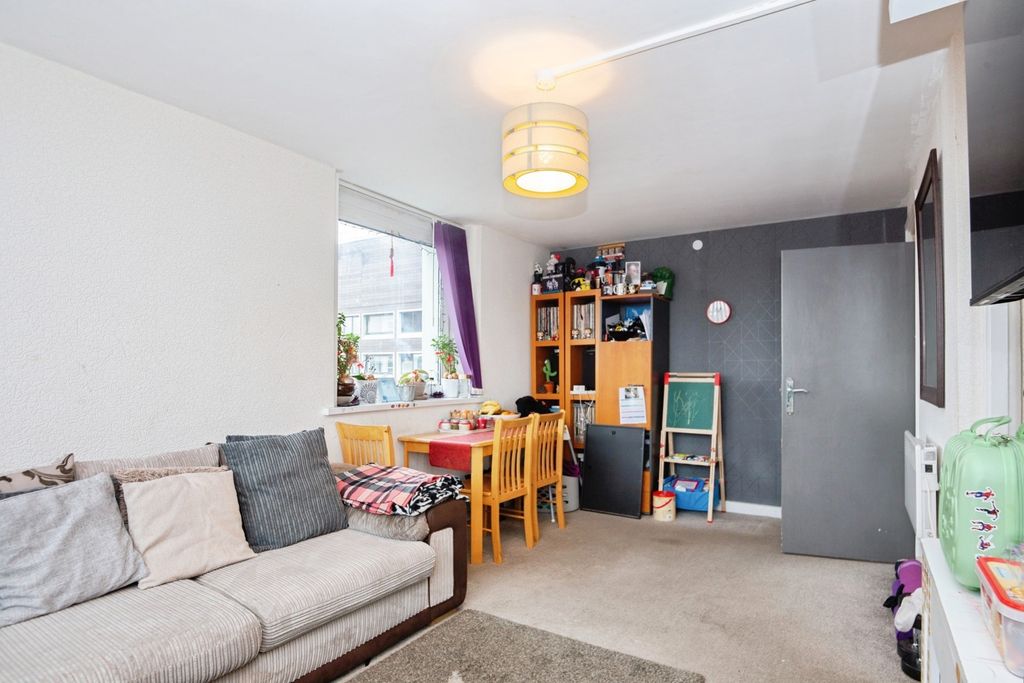 Property photo 2 of 11 Pbox-Img.Jpg