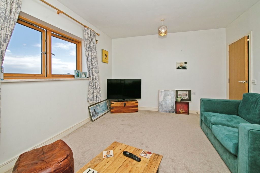 Property photo 2 of 16 Photo