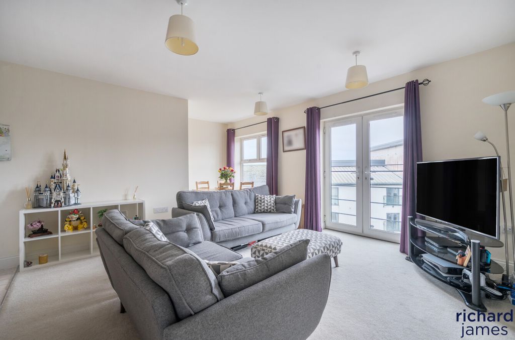 Property photo 3 of 14 E412Cecbbad14277906834Cbe8c0F0Bc