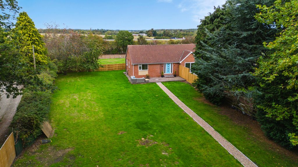 Property photo 3 of 27 Hollybank32