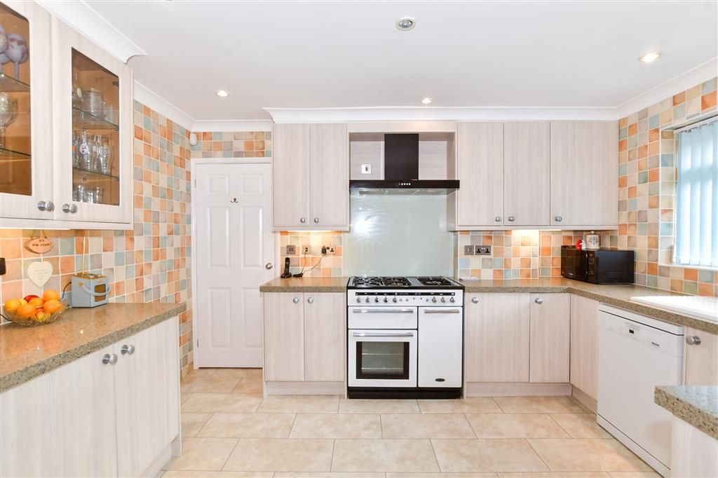 Property photo 3 of 25 Kitchen