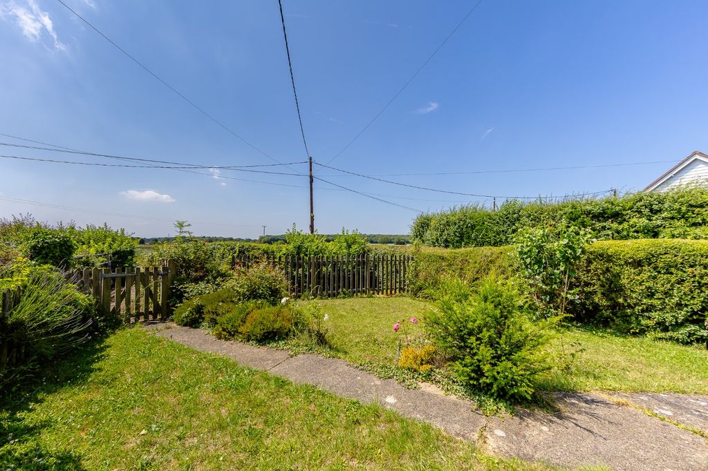 Property photo 2 of 18 Front Garden